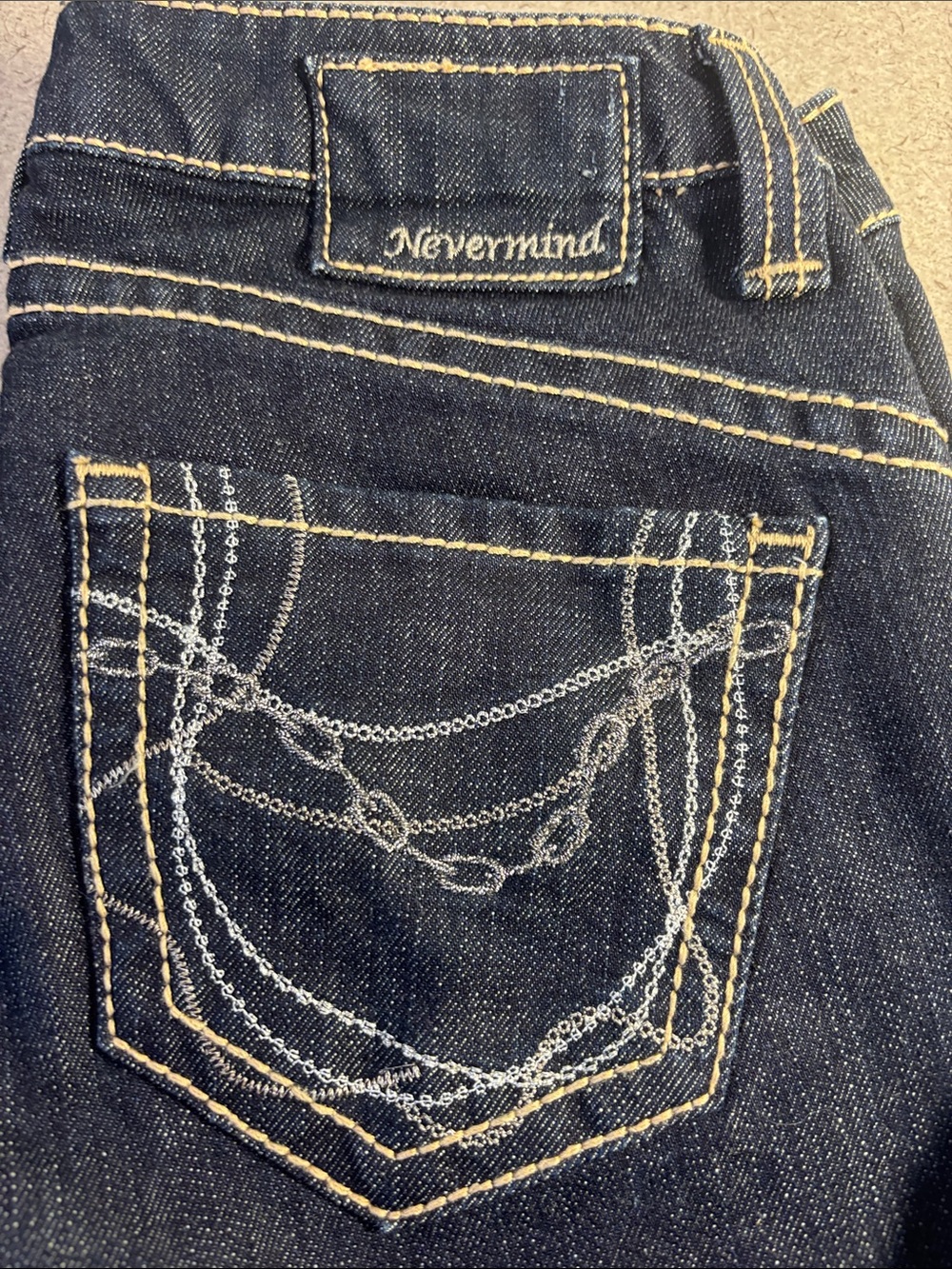 Women's Dark Blue Embroidered Pocket Jeans No size tag- measurements are 29x33
